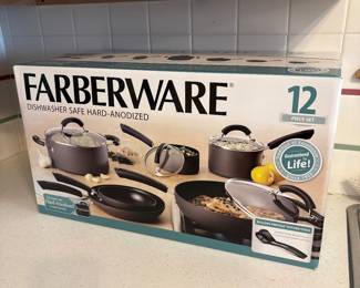 NEW Farberware set