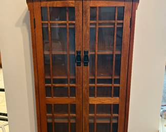 Slim cabinet