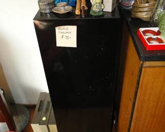 Black lacquer column