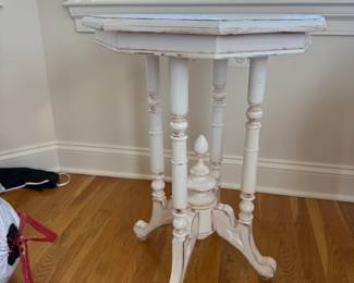 Vintage Distressed White Accent Table - charming wood side table featuring a shaped top, turned spindle supports, decorative center finial & carved pedestal-style base. Finished in distressed antique white for a French Country shabby-chic look.