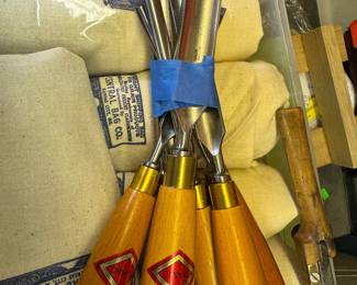 Diamic chisels