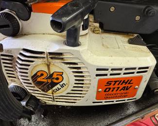 Stihl 011 AV chainsaw