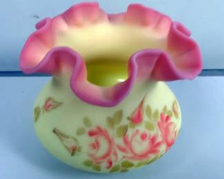 Vintage Fenton Burmese Uranium Glass Ruffled Vase, Approx 4" x 5" 
