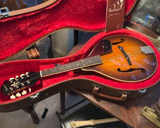 Washburn M1S Americana A-Style Mandolin - Tobacco Sunburst with Hardshell Case