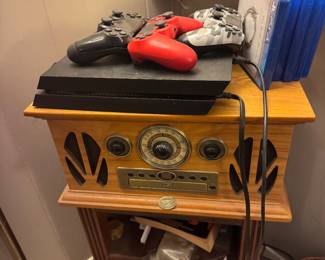 SONY Playstation 4 with 3 Controllers and 6 Games