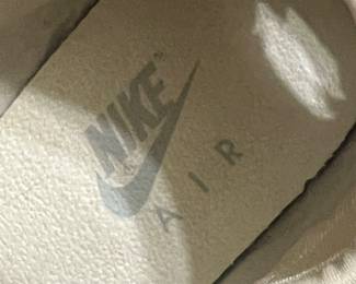 NIKE