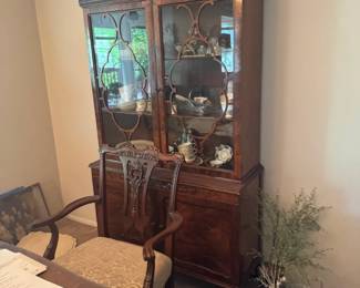 Traditional Wood Drop-Leaf Side Table with Turned Legs