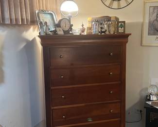Vaughan Bassett 5-drawer Highboy