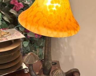 Cottagecore Tiffany-style Mushroom Accent Table Lamp