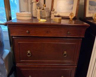 Vaughan Bassett 3-drawer Nightstand