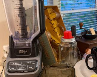 Ninja Professional 1000-Watt Blender with 72 oz Pitcher