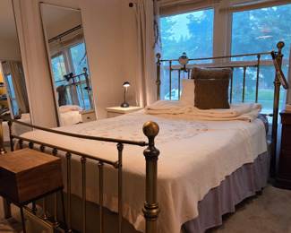 Antique Brass Queen-size Bedframe