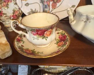 Royal Albert "Old Country Roses"