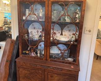 Romweber Chippendale/Louis XV Mahogany Breakfront China Cabinet with Burl Veneer, Cabriole Legs and Brass Pulls