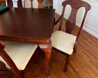 Pennsylvania House Queen Anne Cherry Dining Table with Leaves and Chairs