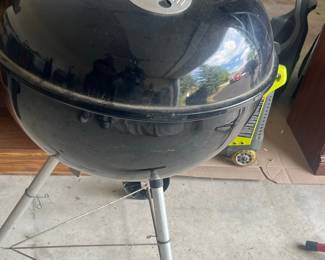 Weber Original Kettle Charcoal Grill