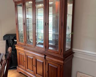 Thomasville Furniture King Street Collection Solid Cherry Traditional Contemporary China Cabinet