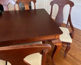 Thomasville Queen Anne Style Dining Set