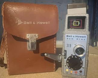 Bell & Howell 319 Sun Dial 8mm Movie Camera with Sunometer and Case