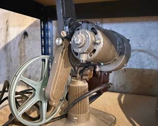 Revere DELUXE MODEL 85 8mm Film Projector