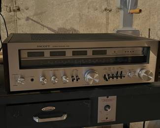 H.H. Scott 370R Stereo Receiver