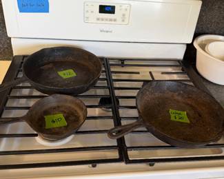 Cast iron skillets. Lodge.