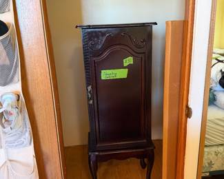 Jewelry chest