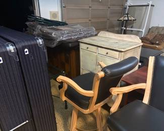 Box Springs, Dresser, Bar