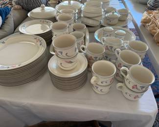 Lenox Glories on Grey Service for 14