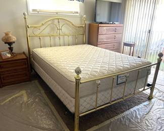 Queen size Sealy Posturepedic
