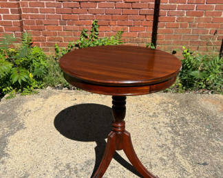 Lot 7: Round Pedestal Side Table 