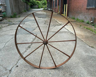 Lot 41: Large Antique Yarn Spinning Wheel 