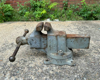 Lot 37: Vintage Yost Swivel Vice 