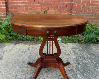 Lot 13: Mersman Furniture One Drawer Side Table 