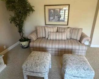 BO210Traditional World, Arm Sofa With Seating Accents And Decor