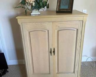 BO259whitewashed wood storage cabinet With Decor