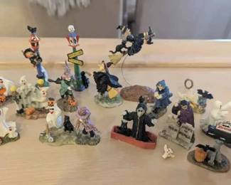 BO132Lemax And More Spooky Halloween Figures