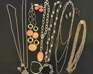 BO227Silvertone With A Touch Of Pink Costume Jewelry