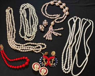 BO195Faux Pearls Red, White And Blue