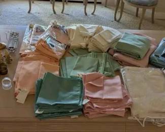 BO172Assortment Of Tablecloths Napkin Rings
