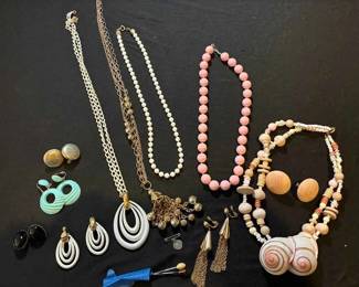 BO199Vintage Costume Jewelry, Necklaces, Bracelet
