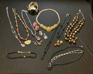 BO193Colorful Assortment Of Costume Jewelry