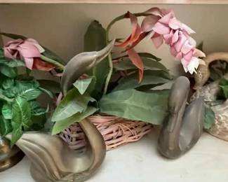 BO137Artificial Floral Swan Lot
