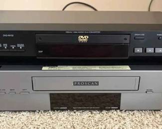 BO181Vintage silver and black ProScan VCR video cassette recorder Panasonic DVDCD Player