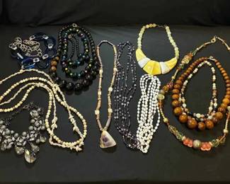 BO197Chunky Shells And Sparkle Costume Jewelry