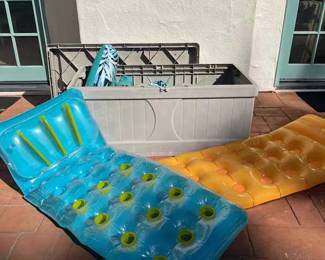 BO102Pool Toys