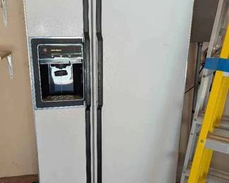 BO254GE Sidebyside Refrigerator With Ice And Water