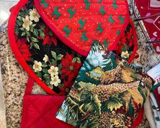 BO116Assortment Dish Towels, Paper, Napkins, Holiday Themed