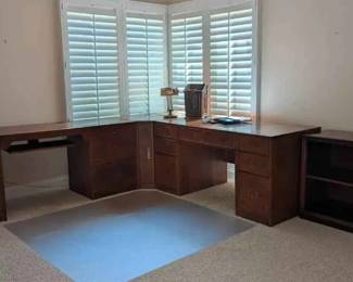 BO213Large Wooden Lshaped Executive Desk With Hutch And Accessories