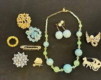 BO224Vintage Pins, Brooches, Necklace And Earrings